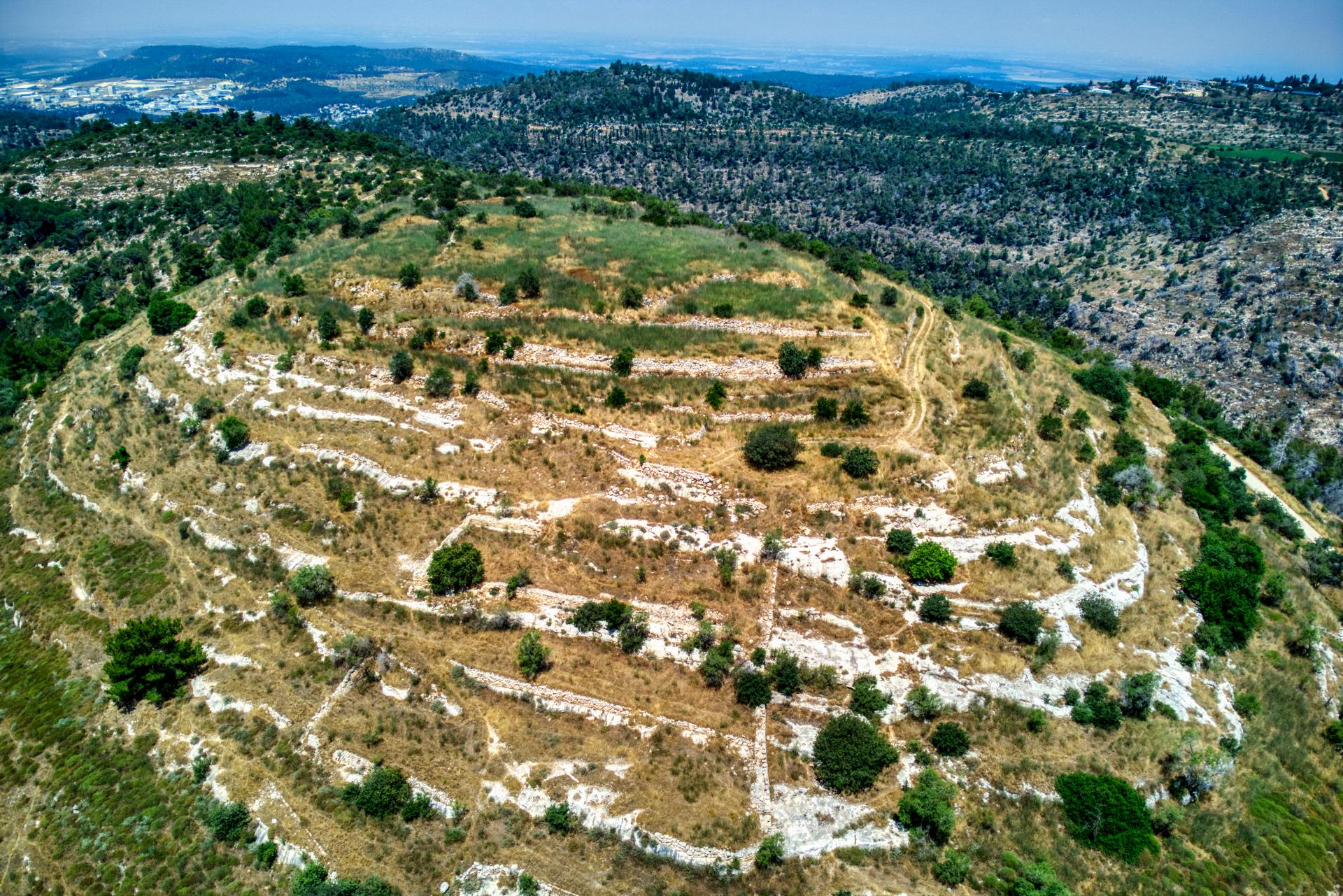 Ancient Tel hill of Chesalon/Kasla, Israel. Photographer: Hagai Agmon-Snir. Licensed (Creative Commons Attribution-Share Alike 4.0)